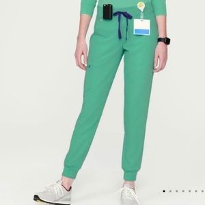 ❌ SOLD NWT Figs surgical green scrub set XS